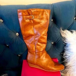 Cognac Wide calf walking boots